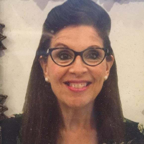 Meet your Posher, Cindy - Picture 1 of 1